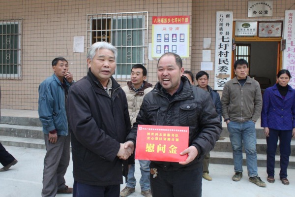 博世科愛心資助計劃惠民生 志愿服務(wù)團隊山村送溫暖1.jpg