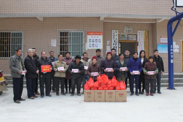 博世科愛心資助計劃惠民生 志愿服務(wù)團隊山村送溫暖2.jpg
