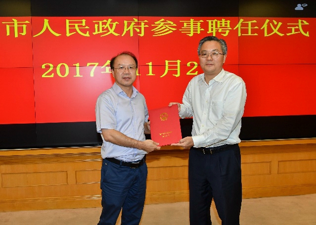 1542619092137617.jpg 董事長(zhǎng)王雙飛獲南寧市人民政府參事聘書1-f1f0c82b-bc7c-4d79-970e-25ecfec469ad.jpg