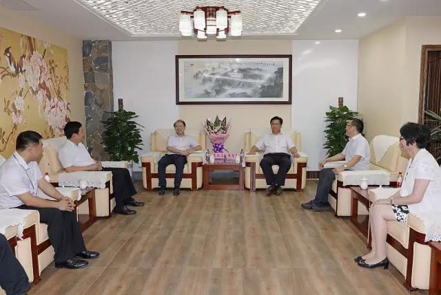 1543219671756425.jpg 座談會現(xiàn)場-46cc7ec5-d954-41d5-9787-b7176a188138.jpg