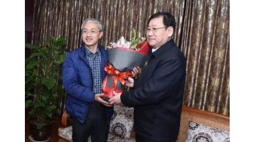 南寧市委書記王小東走訪慰問(wèn)博世科總經(jīng)理宋海農(nóng)